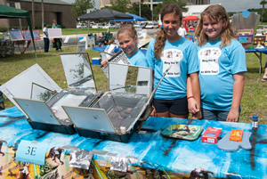 Photo of middle school kids with their energy innovation.