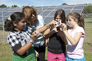 FSEC researcher assisting students with photovltaic experiment.